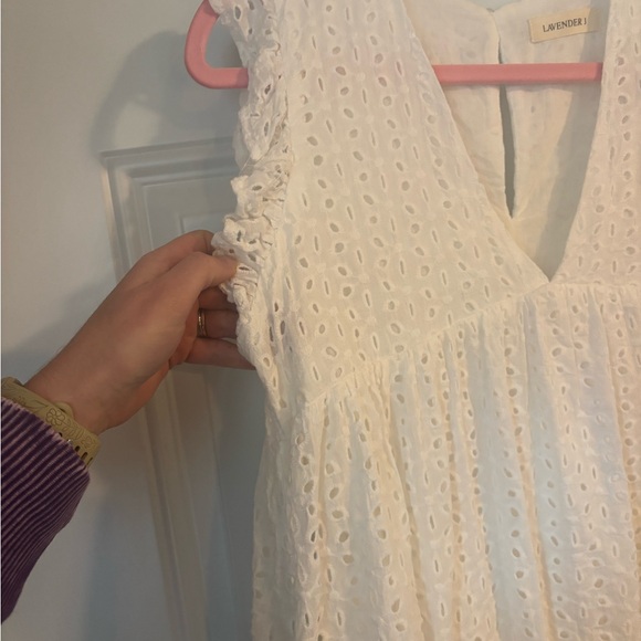 Elegant White Lace Dress - Picture 3 of 8